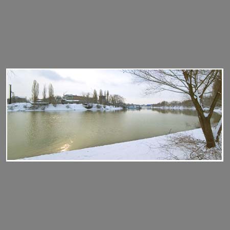 Зимний вид на Затон реки Кубань в Краснодаре.