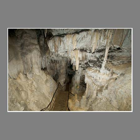 Одна из подземных галерей Большой Азишской пещеры