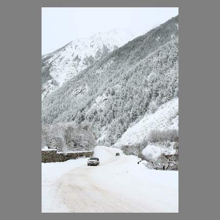 Зимняя автодорога в Баксанской долине. Кабардино-Балкария.