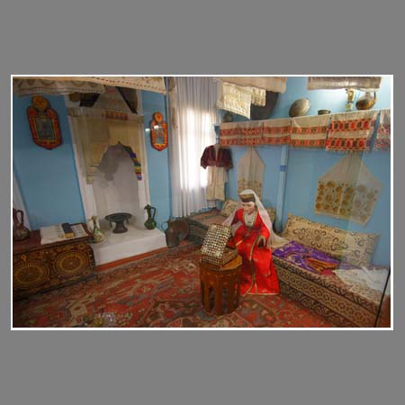Бахчисарай. Фрагмент интерьера женской комнаты в гареме дворца.