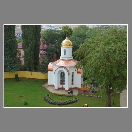 Православная часовня на территории училища.