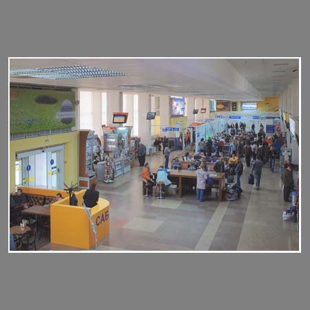 Интерьер аэровокзала внутренних авиалиний аэропорта Краснодар.