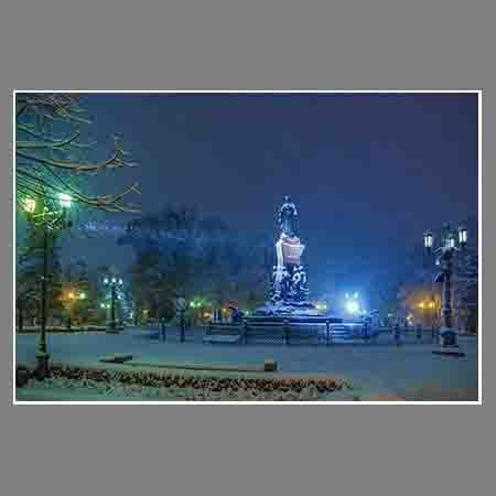 В Краснодаре - снегопад. Памятник Екатерине во время снегопада 13.01.2022